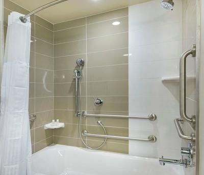 هیلتون گاردن این رالای/کرابتری والی