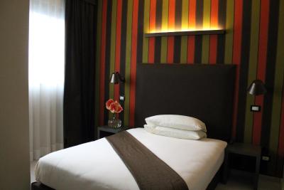 فیفتی هوس لوکسوری هتل میلان