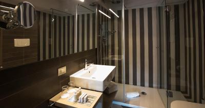 فیفتی هوس لوکسوری هتل میلان