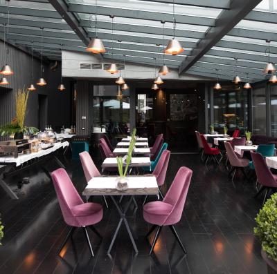 فیفتی هوس لوکسوری هتل میلان