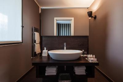 فیفتی هوس لوکسوری هتل میلان