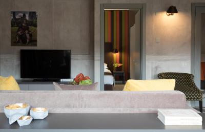 فیفتی هوس لوکسوری هتل میلان