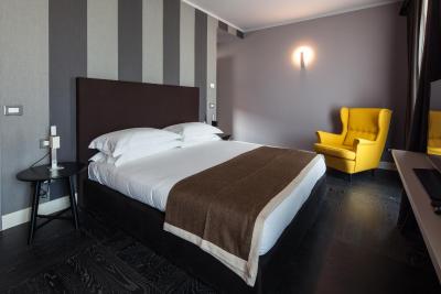 فیفتی هوس لوکسوری هتل میلان