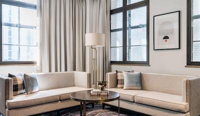 پریموز هتل اسیدنی