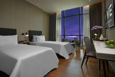 و ا هتل اند رسیدنس