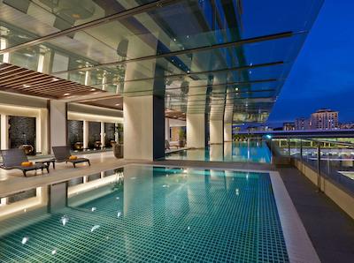 و ا هتل اند رسیدنس