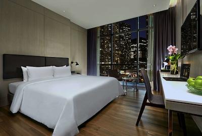 و ا هتل اند رسیدنس