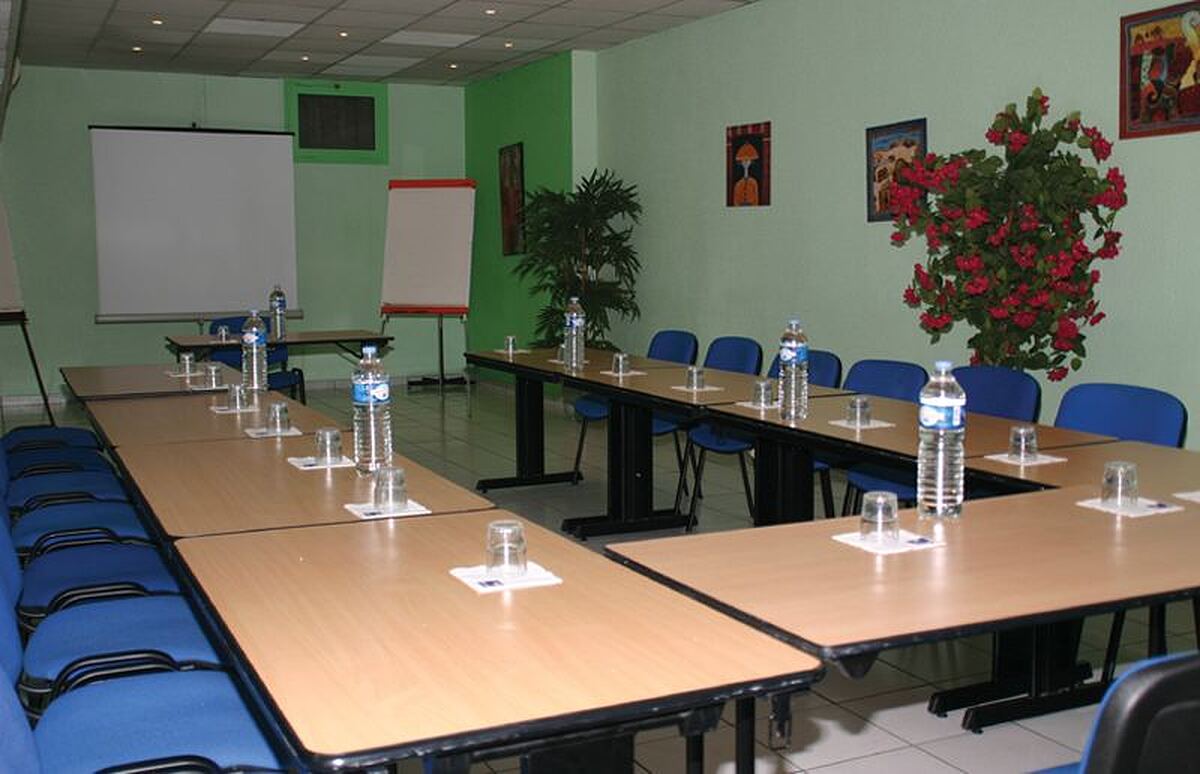 کیریاد نیس استاد