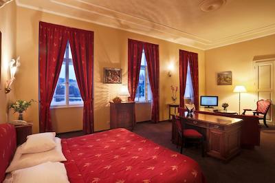 هتل لئوناردو پراها