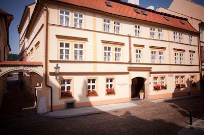 هتل لئوناردو پراها