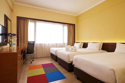 ویلیج هتل بوگیس