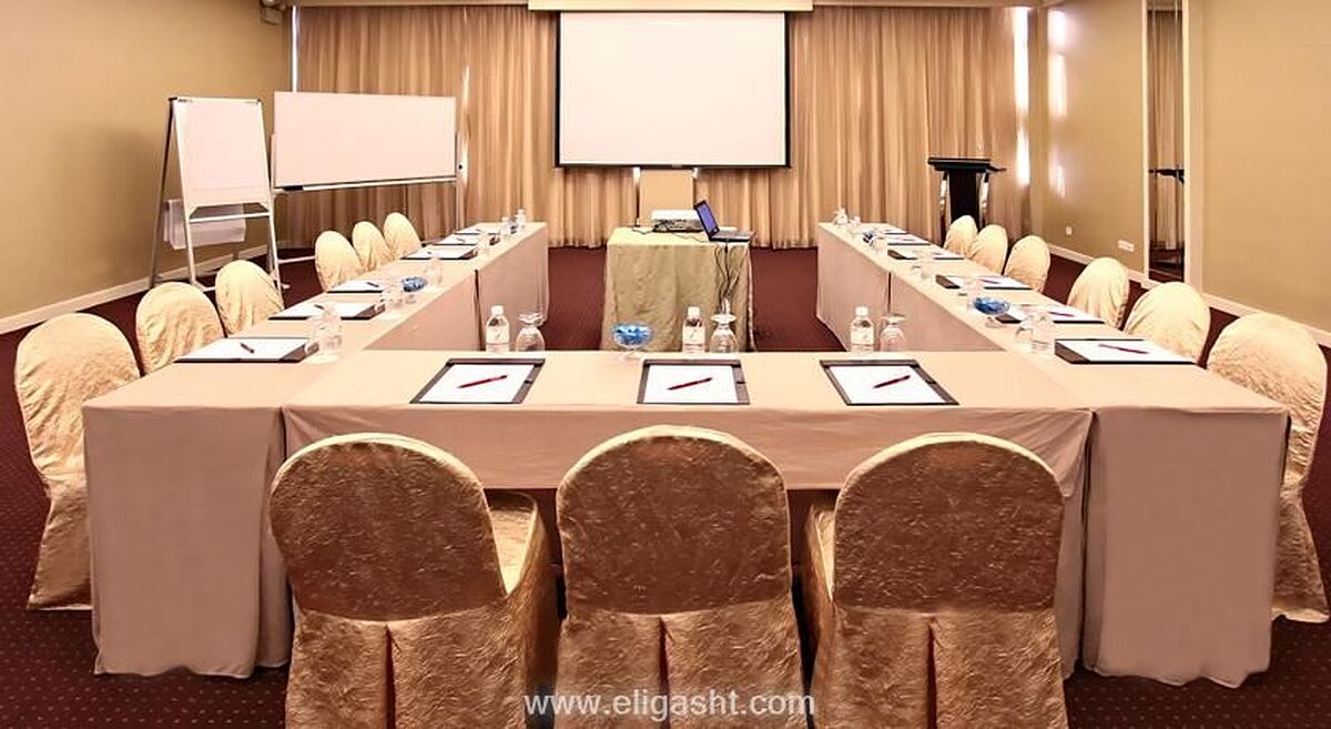 ویلیج هتل بوگیس
