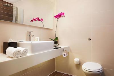 ویلیج هتل بوگیس