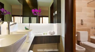 ویلیج هتل بوگیس