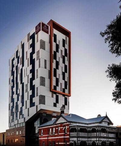 ساج هتل وست پرد