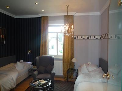 رهینهتل نیرستین