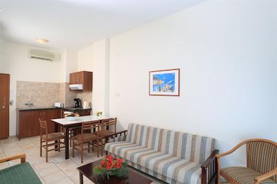 جاکاراندا هتل اپارتمنتز