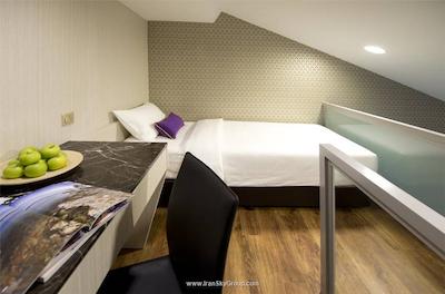 وی هتل بنکولن