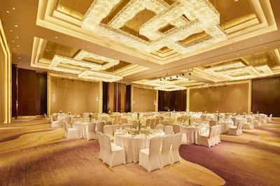 دوبلتری بای هیلتون نینگبو بیلون