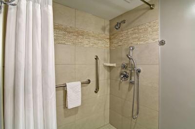 دوبلتری بای هیلتون کاملوپز