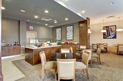 دوبلتری بای هیلتون کاملوپز