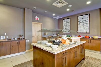 دوبلتری بای هیلتون کاملوپز