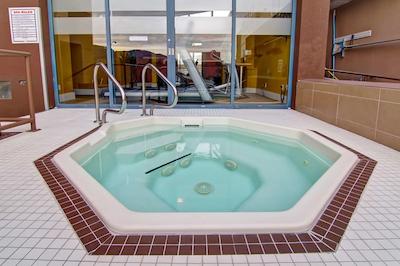 دوبلتری بای هیلتون کاملوپز