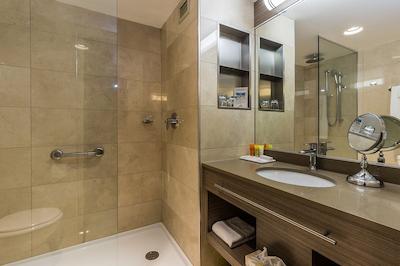 هتل ریموسکی سویتز ات سنتر د کنگرز