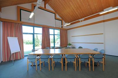 کونتری پارک-هتل لیپزیگ/برهنا