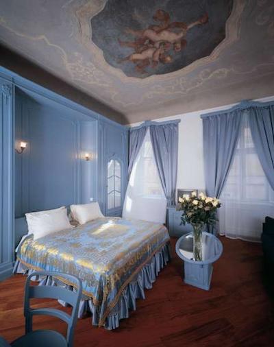 ایرن گات هتل اند سویتز