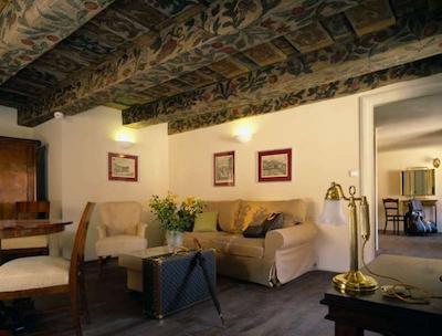 ایرن گات هتل اند سویتز