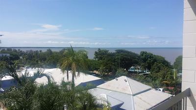 کیرنز پلازا