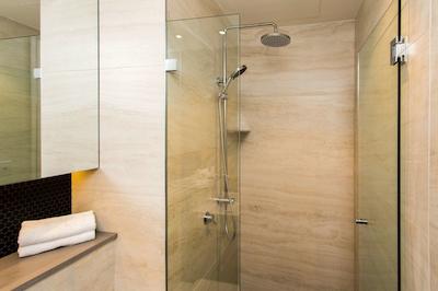 کوالیتی هتل رولز کلوب واگا