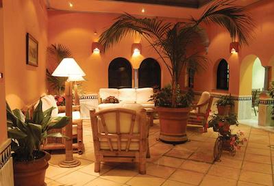 هتل پاتیو د لا آلامدا