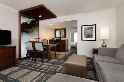 امباسی سویتز بای هیلتون اُرلاندو اینترنیشنال دریو کنونشن سنتر