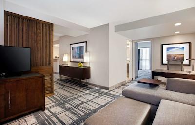 امباسی سویتز بای هیلتون اُرلاندو اینترنیشنال دریو کنونشن سنتر