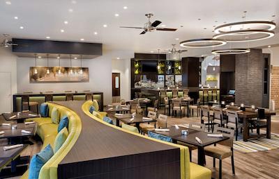 امباسی سویتز بای هیلتون اُرلاندو اینترنیشنال دریو کنونشن سنتر