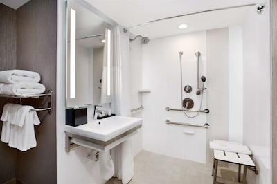 امباسی سویتز بای هیلتون اُرلاندو اینترنیشنال دریو کنونشن سنتر