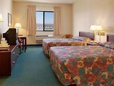 سوپر 8 پاج لاک پول