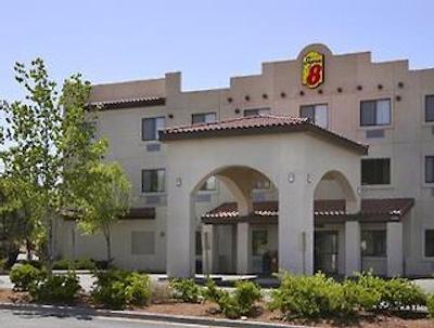 سوپر 8 پاج لاک پول