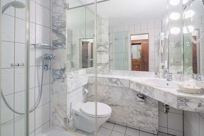 بست وسترن پرمیر اسیهتل کراوتکرمر