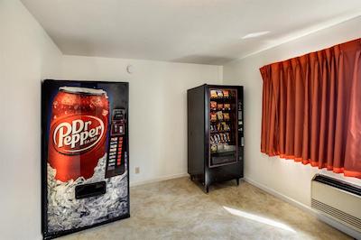 متل 6 دالاز اسود