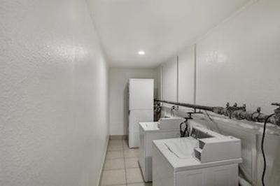 متل 6 دالاز اسود