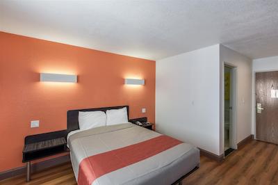 متل 6 دالاز اسود