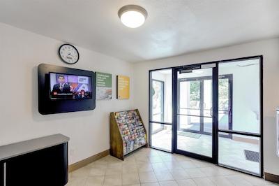 متل 6 دالاز اسود