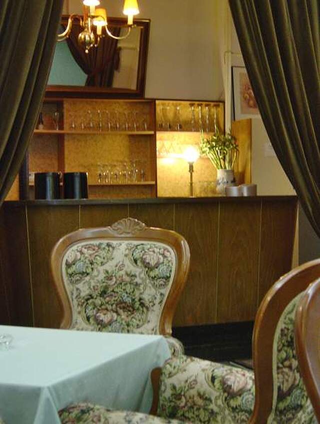 بی فانگ