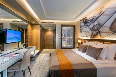 ب بوسینز هتل اند اسپا