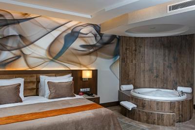 ب بوسینز هتل اند اسپا