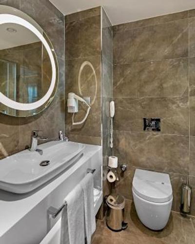 ب بوسینز هتل اند اسپا