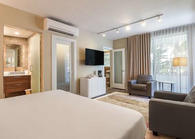 د ساگامر میامی بیچ